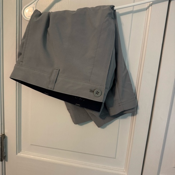 Men’s Golf Shorts w Pocket Detail. Sleek Stylish Must Have. Light Gray, 38 NEW - Picture 6 of 11